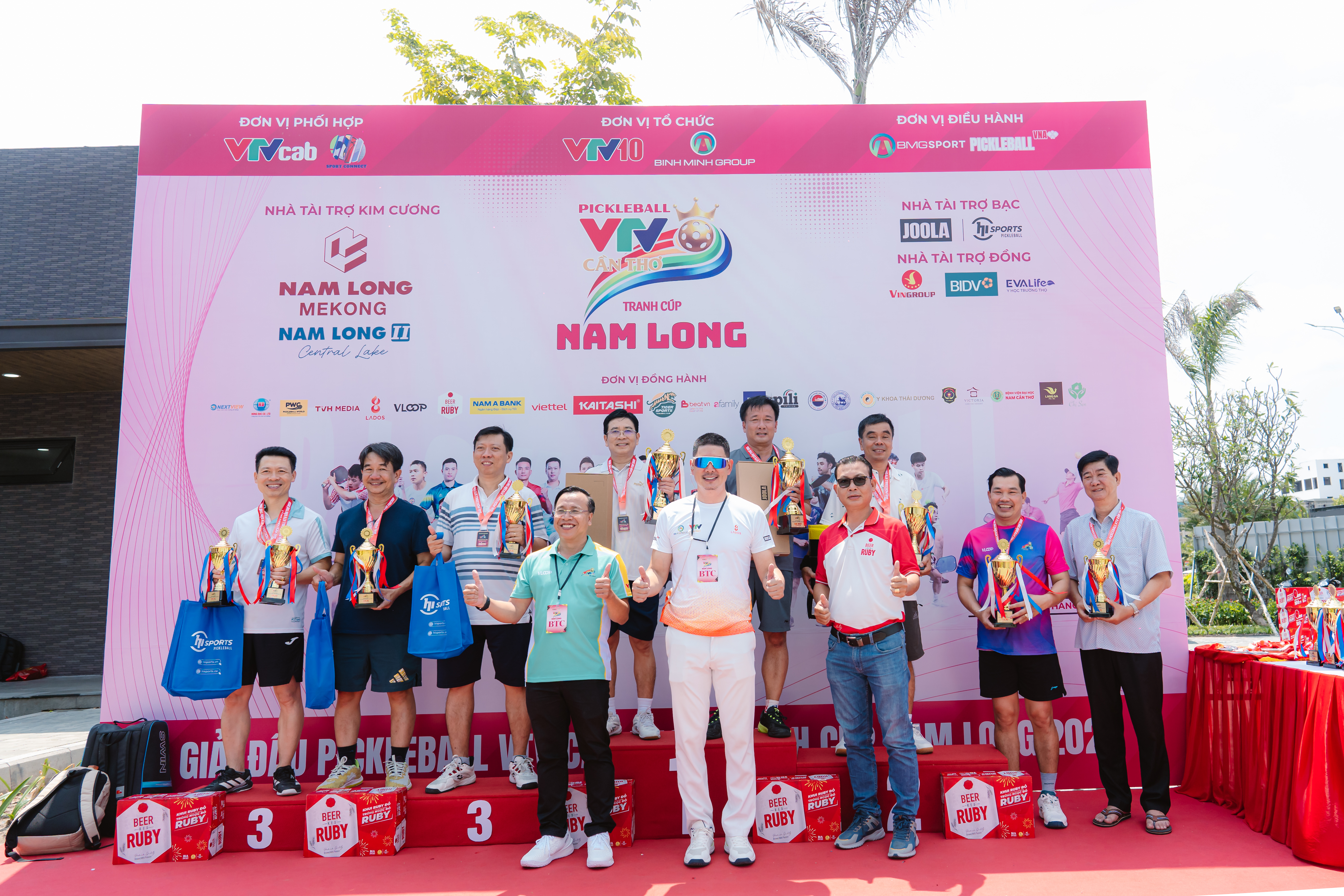 Ảnh 2: Trao giải cho các Vận động viên đạt giải tại Giải đấu VTV Cần Thơ